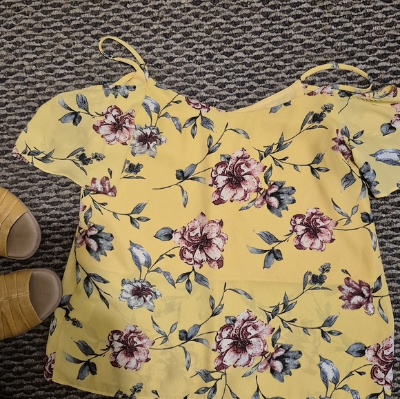 Soprano Floral Yellow Purple Lined Pleated Women's Top Size Small 004 - Picture 6 of 9